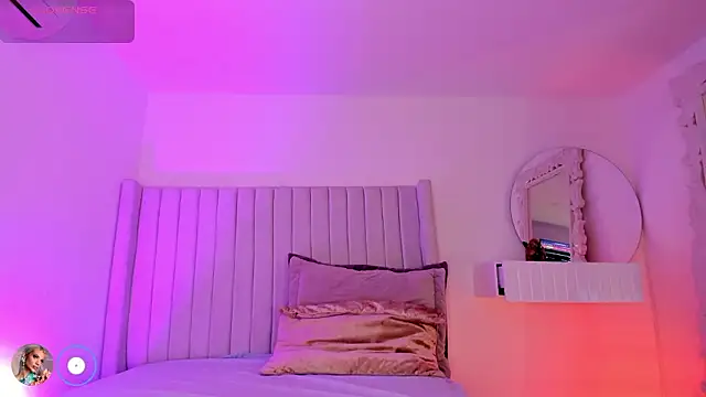 Shelynna azzul online show from 03-08-26, 08:12