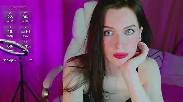 Snapshot of AndreaAshton chatting on 12-12-24, 04:32 AndreaAshton online show from 12-12-24, 04:32