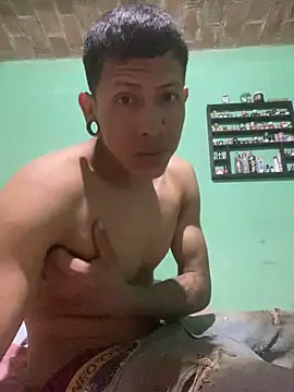 Snapshot of nowex18 chatting on 11-18-25, 01:55 nowex18 online show from 11-18-25, 01:55