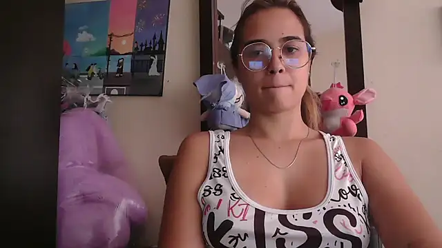 Snapshot of trianabell chatting on 04-18-26, 04:33 trianabell online show from 04-18-26, 04:33