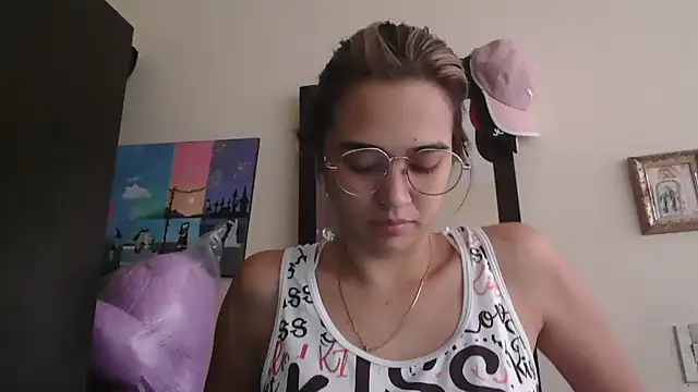 Snapshot of trianabell chatting on 04-20-26, 04:10 trianabell online show from 04-20-26, 04:10