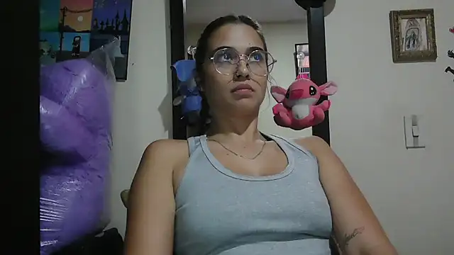 Snapshot of trianabell chatting on 04-21-26, 02:26 trianabell online show from 04-21-26, 02:26
