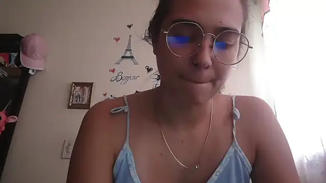 Snapshot of trianabell chatting on 04-23-26, 04:42 trianabell online show from 04-23-26, 04:42