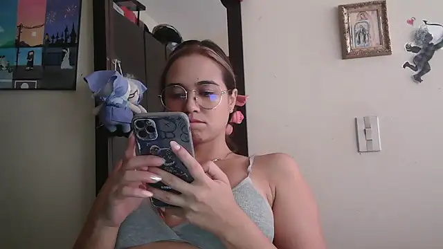 Snapshot of trianabell chatting on 05-06-26, 04:12 trianabell online show from 05-06-26, 04:12