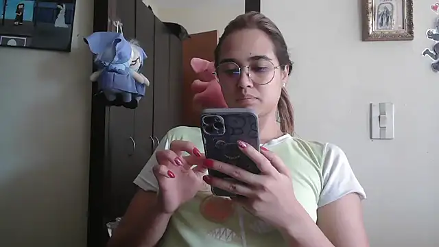 Snapshot of trianabell chatting on 05-09-26, 04:45 trianabell online show from 05-09-26, 04:45
