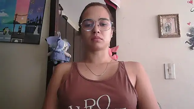 Snapshot of trianabell chatting on 05-10-26, 04:56 trianabell online show from 05-10-26, 04:56