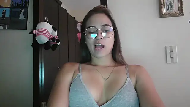 Snapshot of trianabell chatting on 05-29-26, 04:16 trianabell online show from 05-29-26, 04:16