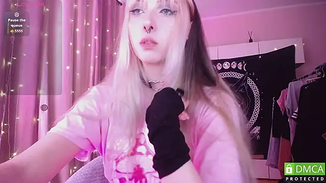JustMeowGirl online show from 06-30-26, 05:08