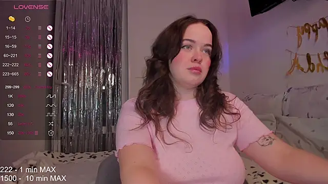 Snapshot of HANNA_MONTANAS chatting on 12-04-25, 04:59 HANNA MONTANAS online show from 12-04-25, 04:59