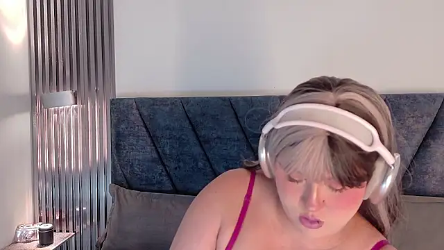 Snapshot of Karmilla_Rosse chatting on 03-13-26, 10:33 Karmilla Rosse online show from 03-13-26, 10:33