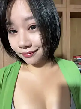 Snapshot of Eliza-E chatting on 06-26-26, 10:30 Eliza-E online show from 06-26-26, 10:30