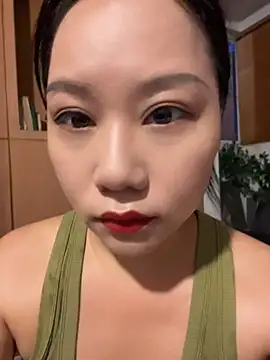 Snapshot of Eliza-E chatting on 06-28-26, 11:27 Eliza-E online show from 06-28-26, 11:27