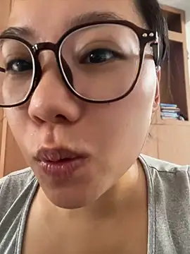 Snapshot of Eliza-E chatting on 07-02-26, 01:16 Eliza-E online show from 07-02-26, 01:16