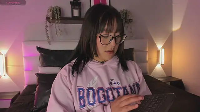 Snapshot of sofi_bakerr chatting on 04-20-26, 11:35 sofi bakerr online show from 04-20-26, 11:35