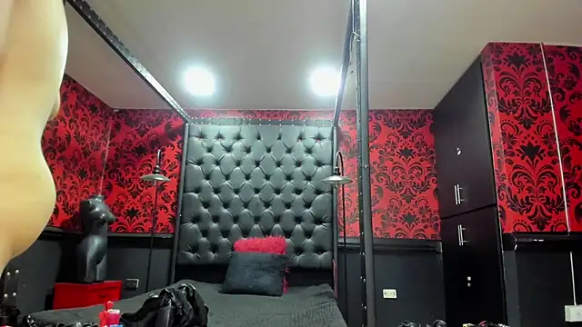 Snapshot of JAYLEN_BDSM chatting on 03-25-26, 12:00 JAYLEN BDSM online show from 03-25-26, 12:00
