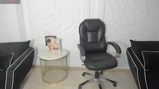Snapshot of ViolettHansson chatting on 03-08-26, 09:13 ViolettHansson online show from 03-08-26, 09:13