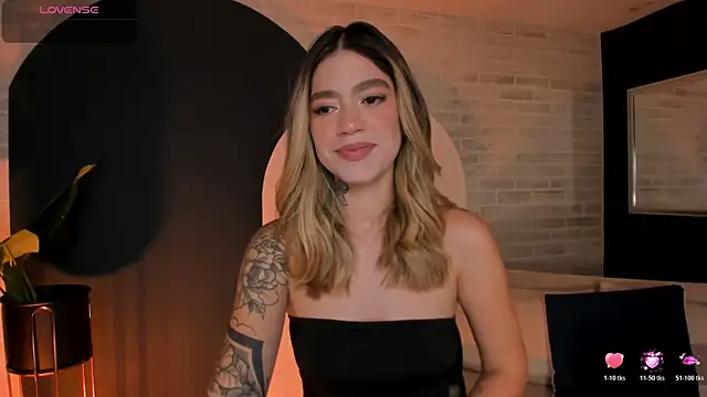 Snapshot of ViolettHansson chatting on 04-10-26, 09:58 ViolettHansson online show from 04-10-26, 09:58