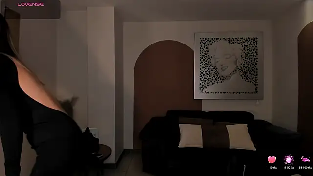 Snapshot of ViolettHansson chatting on 04-12-26, 09:47 ViolettHansson online show from 04-12-26, 09:47