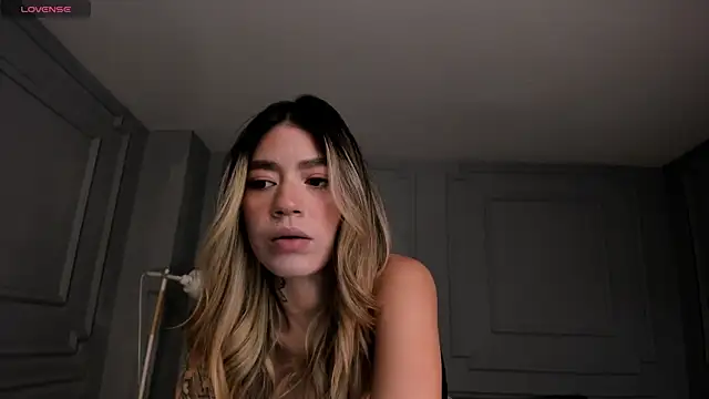 Snapshot of ViolettHansson chatting on 04-16-26, 09:32 ViolettHansson online show from 04-16-26, 09:32