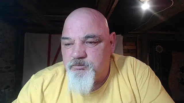 Newfiesausage1972 online show from 03-25-26, 10:05