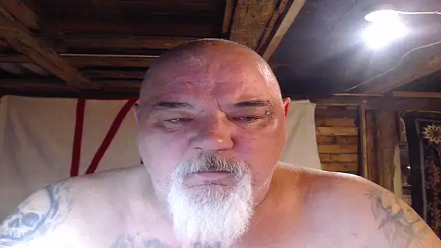 Newfiesausage1972 online show from 04-05-26, 08:11