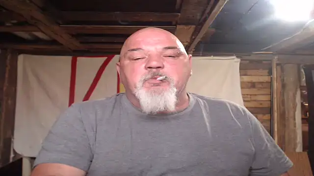 Newfiesausage1972 online show from 05-02-26, 01:27