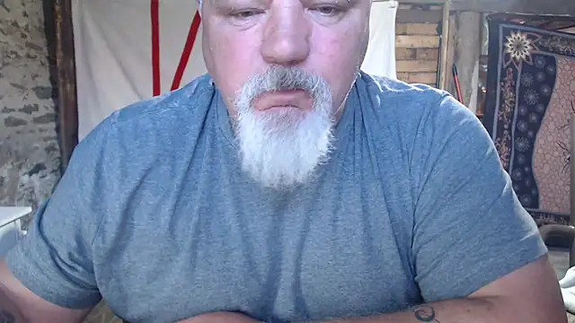 Newfiesausage1972 online show from 05-20-26, 12:44