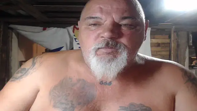 Snapshot of Newfiesausage1972 chatting on 07-10-26, 07:34 Newfiesausage1972 online show from 07-10-26, 07:34
