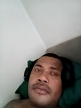 Snapshot of tuwegon chatting on 02-08-26, 01:42 tuwegon online show from 02-08-26, 01:42