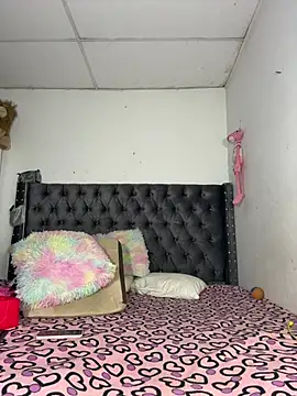 Snapshot of saragill323 chatting on 02-06-26, 05:27 saragill323 online show from 02-06-26, 05:27