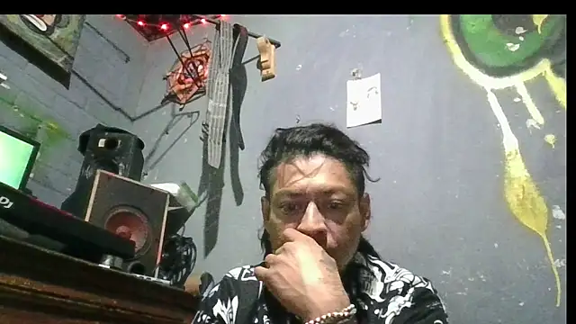 Snapshot of xhangodelictech chatting on 12-17-25, 11:55 xhangodelictech online show from 12-17-25, 11:55
