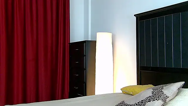 Yanira Muslim online show from 11-18-25, 05:12