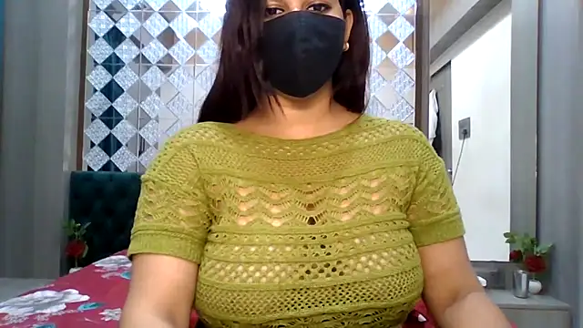 Snapshot of sparkling_queen chatting on 05-18-26, 04:07 sparkling queen online show from 05-18-26, 04:07