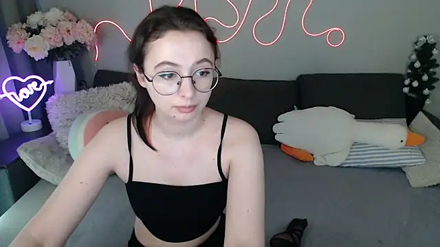 Mini Diva online show from 04-01-26, 01:41