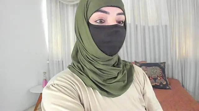 Snapshot of Uzra_hayed chatting on 04-20-26, 01:58 Uzra hayed online show from 04-20-26, 01:58