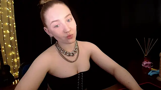 Snapshot of SindiWatsoon chatting on 05-19-26, 02:45 SindiWatsoon online show from 05-19-26, 02:45