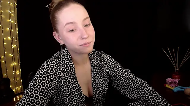 Snapshot of SindiWatsoon chatting on 06-12-26, 04:06 SindiWatsoon online show from 06-12-26, 04:06