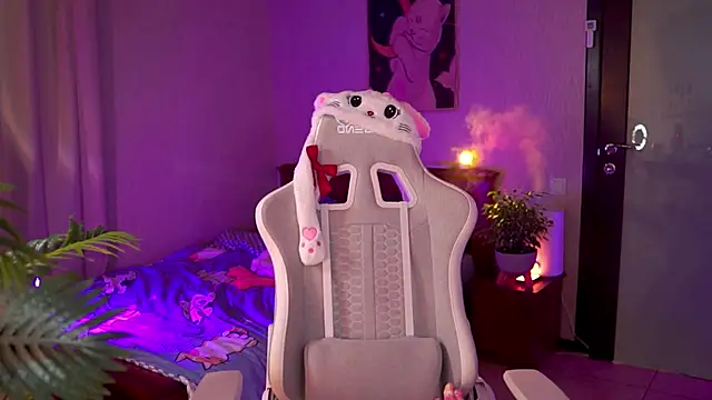 Snapshot of Kamila_icee chatting on 02-15-26, 08:27 Kamila icee online show from 02-15-26, 08:27