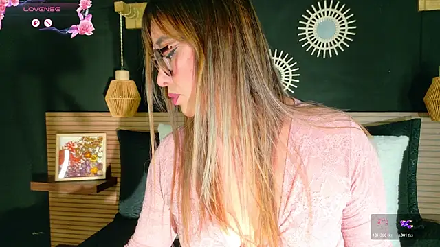 AnnaVictoria   online show from 04-17-26, 10:24