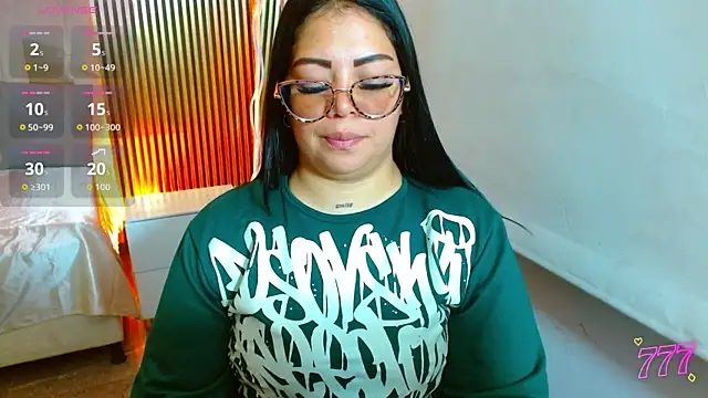 Snapshot of martinna_tay chatting on 07-10-26, 03:22 martinna tay online show from 07-10-26, 03:22