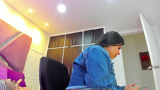 Charlotte Ice1 online show from 03-12-25, 03:18