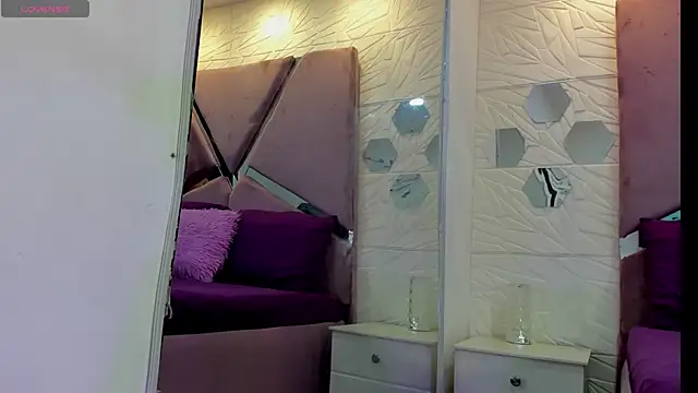 Charlotte Ice1 online show from 09-27-25, 04:45