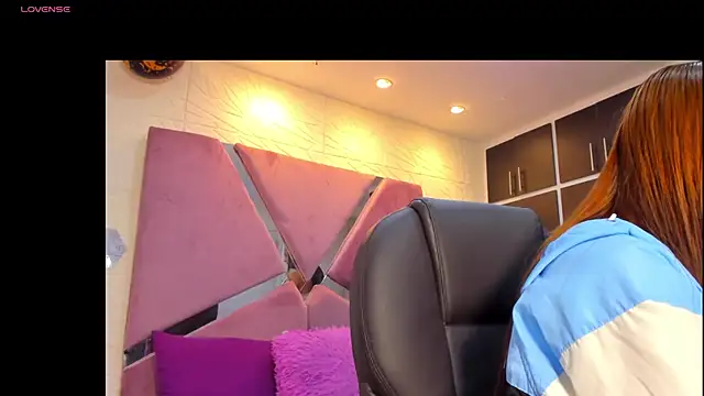 Charlotte Ice1 online show from 10-28-25, 02:20