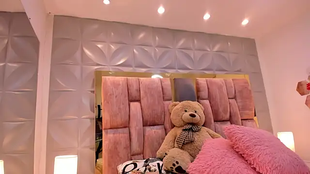 Charlotte Ice1 online show from 04-07-26, 02:28