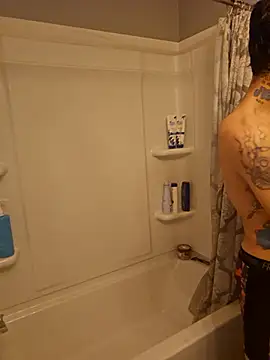 Snapshot of hungandtatted666 chatting on 12-16-25, 11:10 hungandtatted666 online show from 12-16-25, 11:10