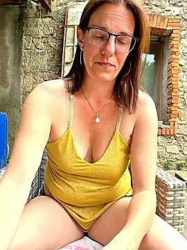 SpiceLea online show from 04-11-26, 01:15