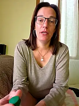 SpiceLea online show from 04-12-26, 08:19