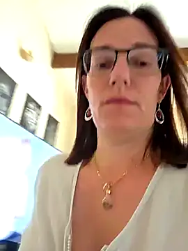 SpiceLea online show from 04-14-26, 07:47