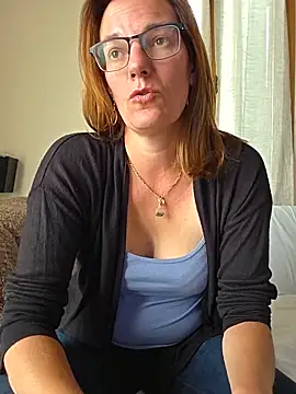 Snapshot of SpiceLea chatting on 05-14-26, 12:12 SpiceLea online show from 05-14-26, 12:12