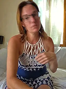 Snapshot of SpiceLea chatting on 05-26-26, 01:07 SpiceLea online show from 05-26-26, 01:07